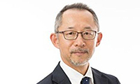 安達 功