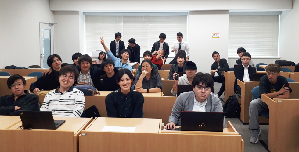 ゼミ紹介 二松学舎大学 国際政治経済学部 白石ゼミ ゼミで活用する 日経ビジネス